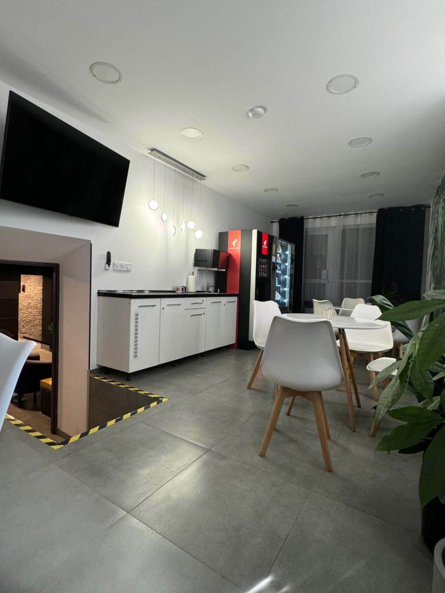 Fortisline Pokoje Z Klimatyzcja Sauna Apartment Opole Luaran gambar